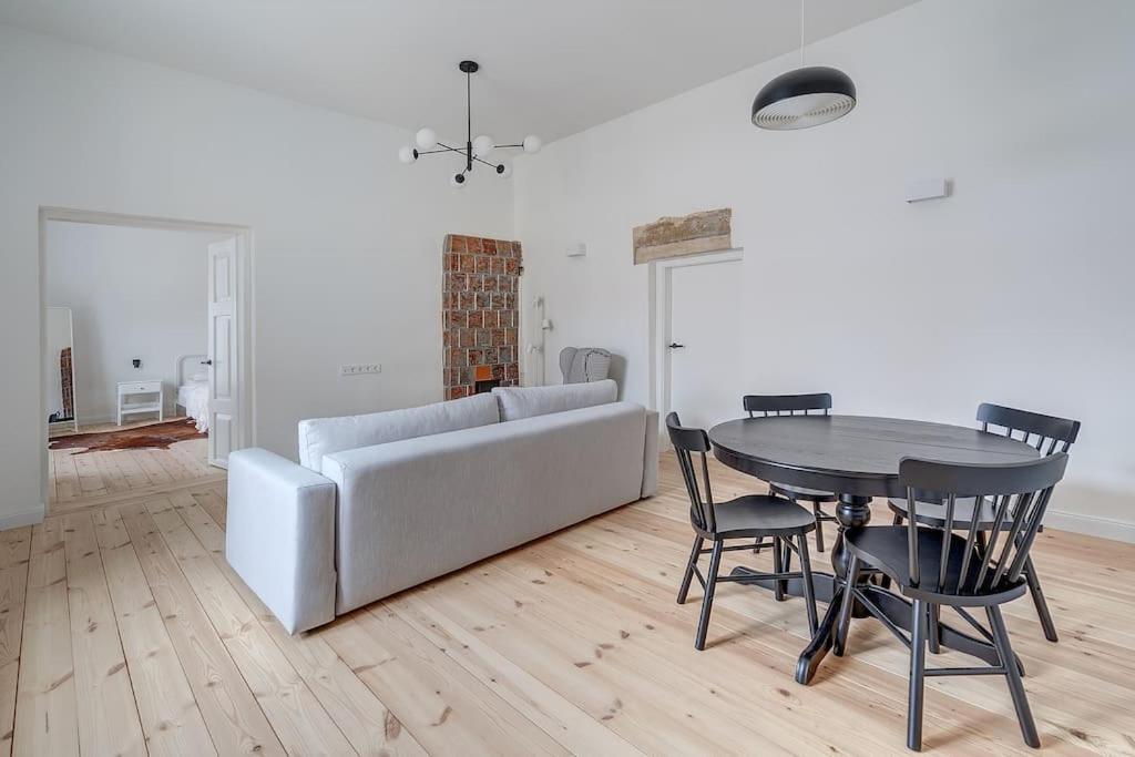 Spacious 2-Bedroom Flat In Old Town By Urban Rent VNO Extérieur photo