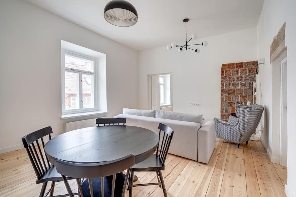 Spacious 2-Bedroom Flat In Old Town By Urban Rent VNO Extérieur photo